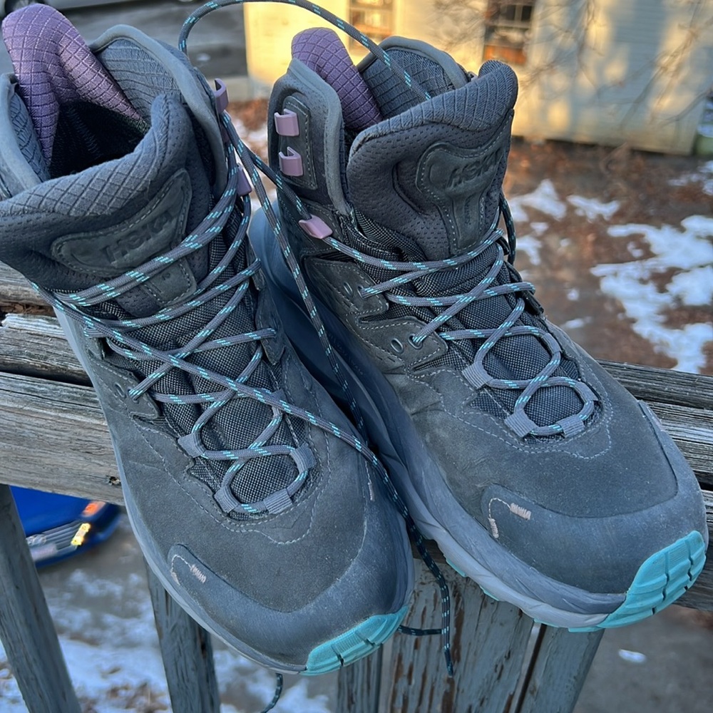 New! Hoka women’s kaha 2 boots. Size 11